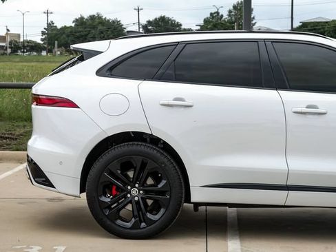 Used 2025 Jaguar F-PACE R-Dynamic S AWD/4WD image 8