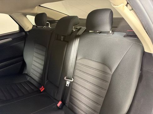 Used 2020 Ford Fusion SE FWD image 19