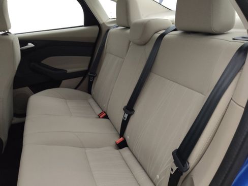 Used 2018 Ford Focus SE w/ Cold Weather Package FWD image 18