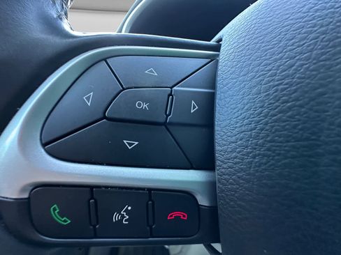 Used 2020 Jeep Compass Latitude FWD image 27
