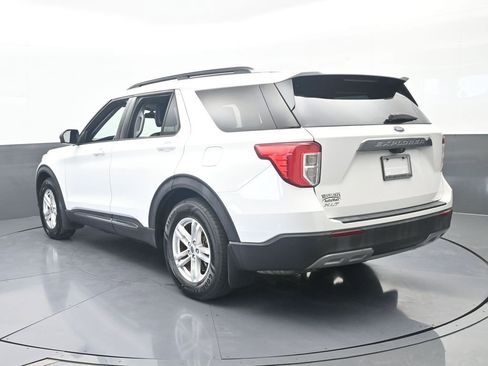 Used 2021 Ford Explorer XLT w/ Equipment Group 202A RWD image 4