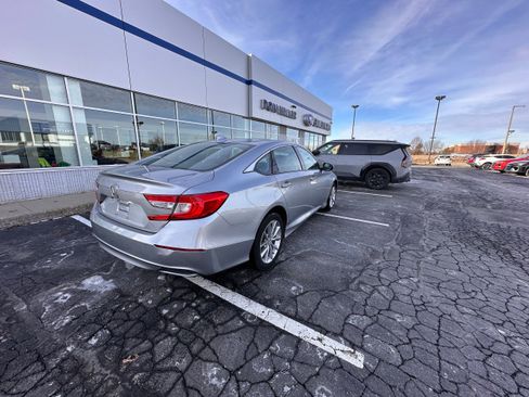 Used 2021 Honda Accord LX image 3