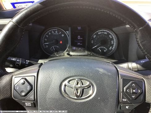 Used 2016 Toyota Tacoma TRD Sport w/ Towing Package image 8