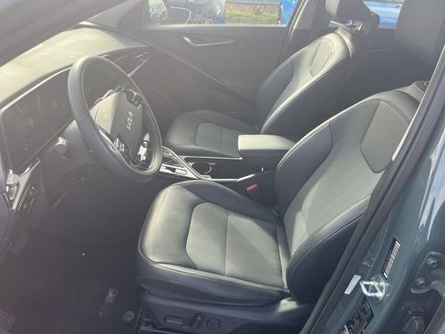 Used 2023 Kia Niro EX image 13