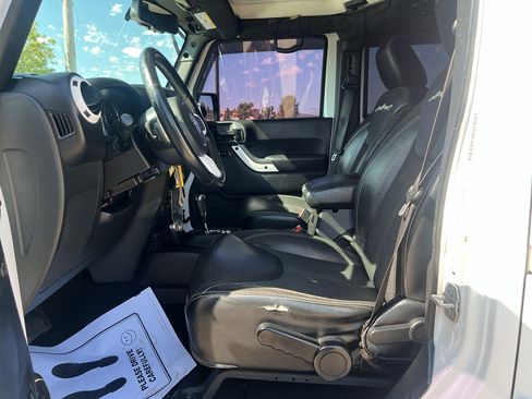 Used 2015 Jeep Wrangler Unlimited Sahara AWD/4WD image 29
