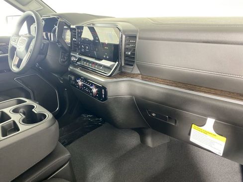 New 2026 GMC Sierra 1500 SLE image 28