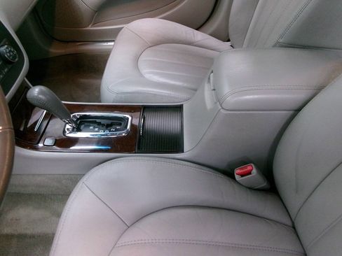 Used 2011 Buick Lucerne CXL FWD image 19