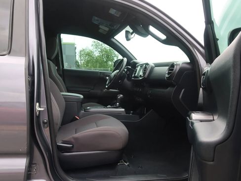 Used 2018 Toyota Tacoma TRD Off-Road AWD/4WD image 24