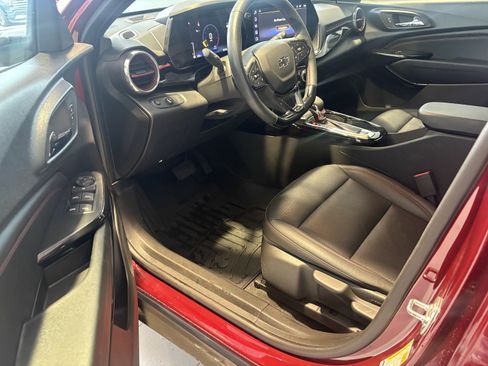 Used 2025 Chevrolet Trax RS w/ Sunroof Package image 7