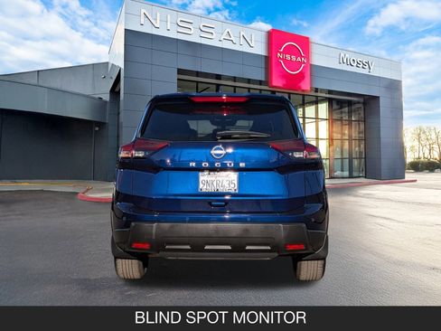 Certified 2025 Nissan Rogue SV image 9