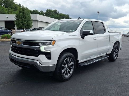 Used 2023 Chevrolet Silverado 1500 LT AWD/4WD image 3
