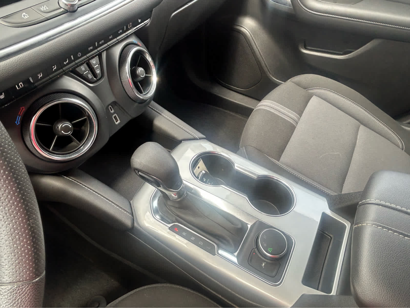 Used 2025 Chevrolet Blazer LT FWD image 35