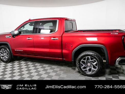 Used 2022 GMC Sierra 1500 SLT w/ SLT Convenience Package image 2