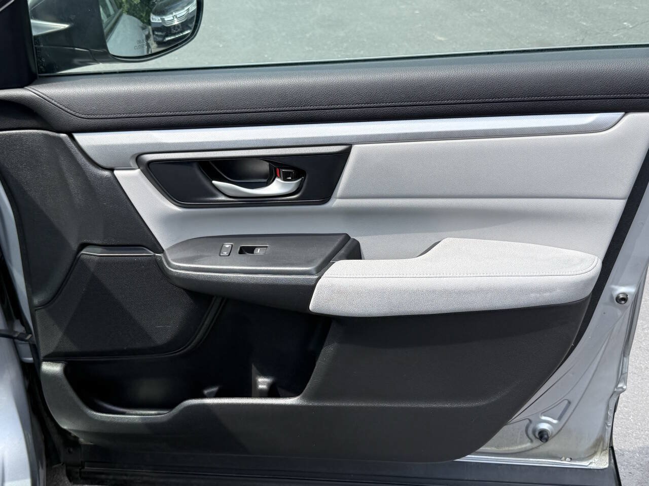 Used 2017 Honda CR-V LX image 17