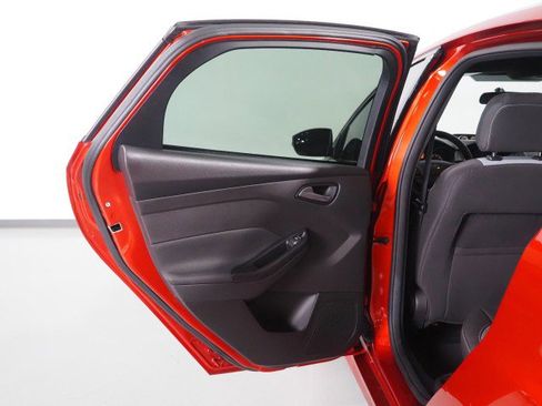 Used 2018 Ford Focus ST image 45