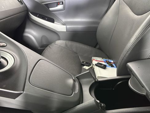 Used 2010 Toyota Prius Five image 35