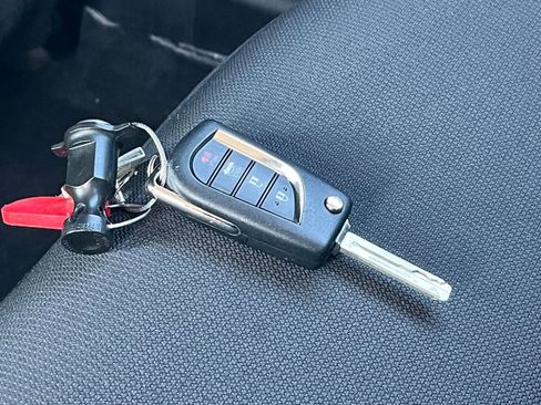 Used 2025 Toyota Corolla LE image 21