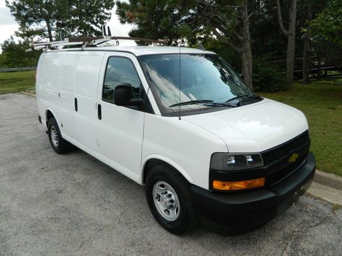 Used 2019 Chevrolet Express 2500 w/ Communications Package RWD image 3