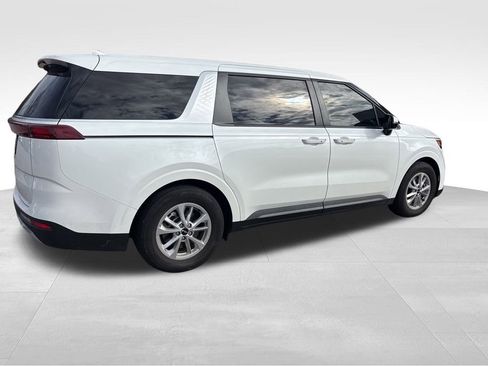 Certified 2024 Kia Carnival LX image 11