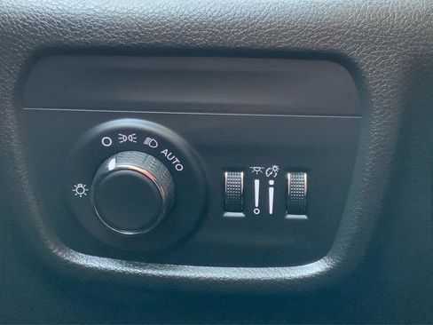 Used 2023 Jeep Grand Cherokee Laredo w/ Luxury Tech Group I AWD/4WD image 17
