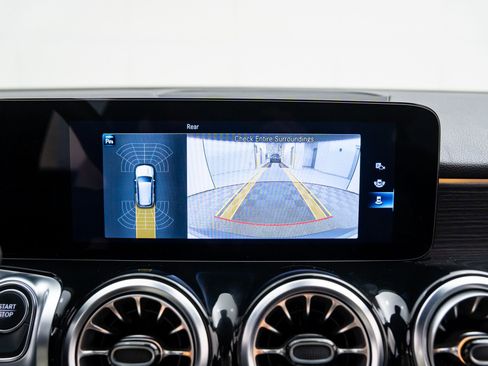 Certified 2023 Mercedes-Benz EQB 250+ w/ Exclusive Package image 28