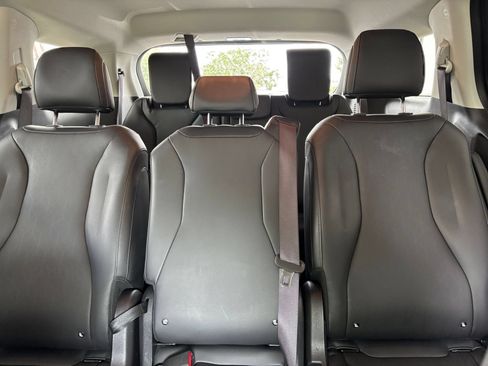 Used 2026 Kia Carnival FWD image 41