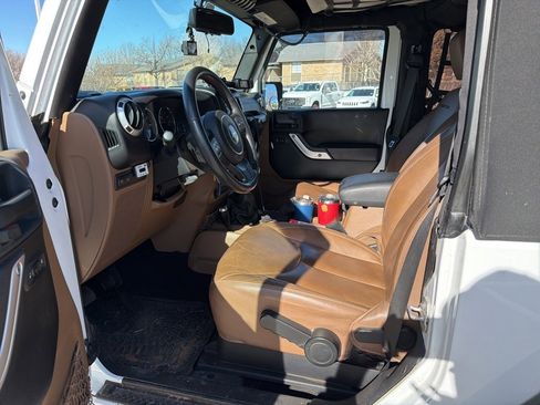 Used 2015 Jeep Wrangler Rubicon w/ Power Convenience Group image 13