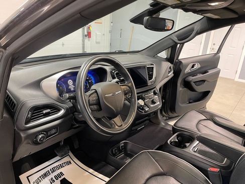 Used 2019 Chrysler Pacifica Limited w/ Advanced Safetytec Group image 9