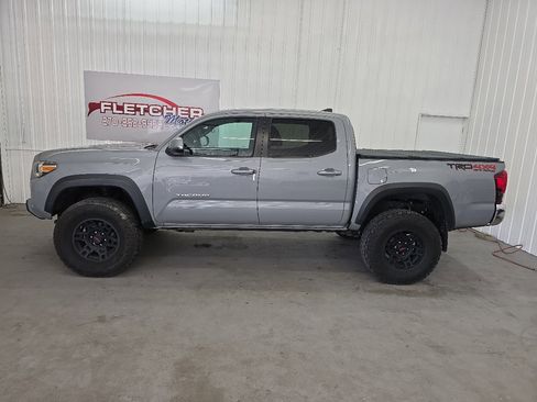 Used 2019 Toyota Tacoma TRD Off-Road image 6