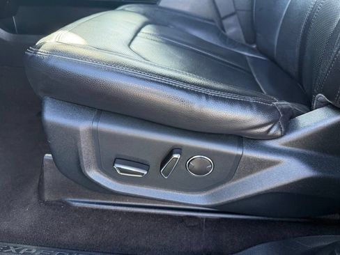 Used 2020 Ford Expedition Limited AWD/4WD image 16
