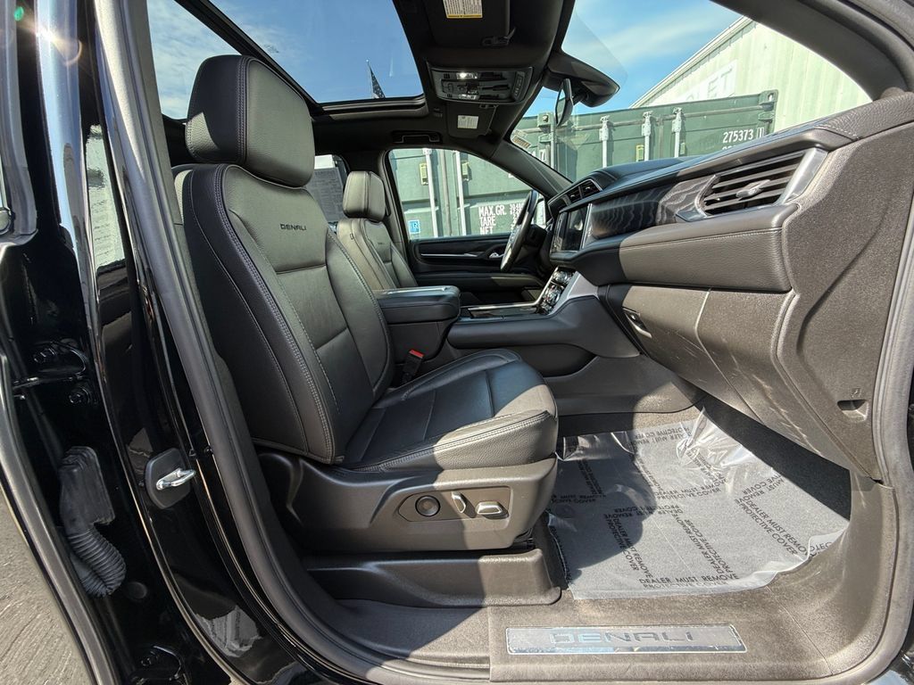 Used 2022 GMC Yukon XL Denali AWD/4WD image 28