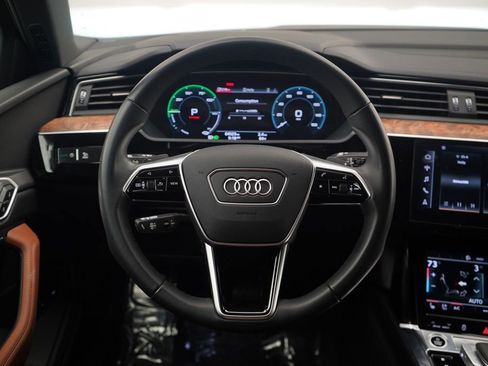 Used 2022 Audi e-tron Premium Plus w/ Premium Plus Package image 8