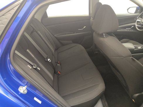 Used 2025 Hyundai Elantra SEL FWD image 19