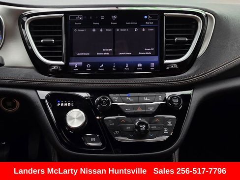Used 2025 Chrysler Pacifica Pinnacle FWD image 21
