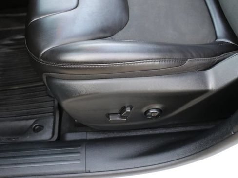 Used 2021 Jeep Cherokee Latitude Plus FWD image 19