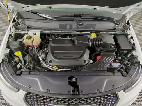 Used 2021 Chrysler Pacifica Touring-L image 43