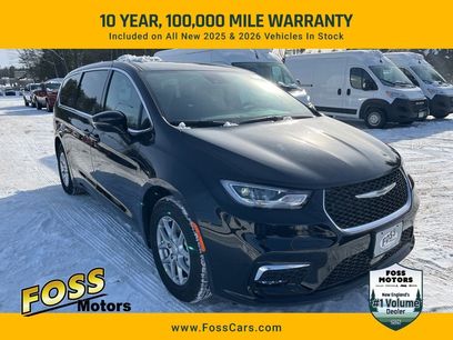 New 2026 Chrysler Pacifica Select