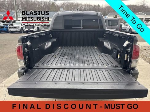 Used 2021 Toyota Tacoma TRD Sport w/ Technology Package AWD/4WD image 14