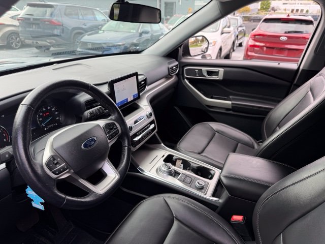 Used 2022 Ford Explorer XLT w/ Equipment Group 202A AWD/4WD image 11