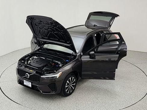 Used 2025 Volvo XC60 B5 Plus AWD/4WD image 37
