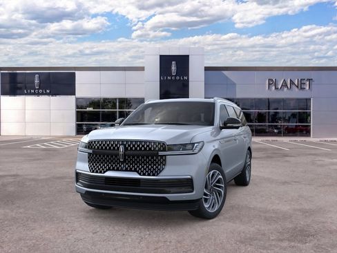 New 2026 Lincoln Navigator Reserve AWD/4WD image 2
