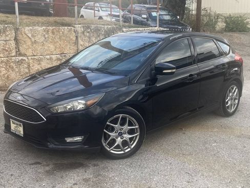 Used 2015 Ford Focus SE w/ Equipment Group 201A FWD image 1