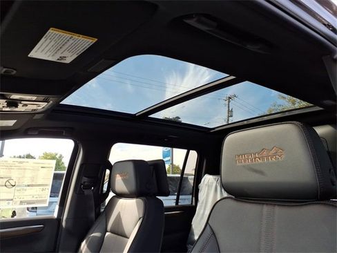 New 2026 Chevrolet Suburban High Country image 8
