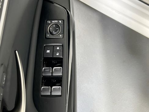 Used 2025 Lexus ES 350 w/ Premium Package FWD image 17