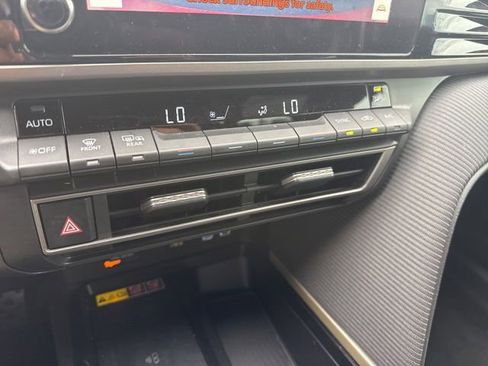 Used 2025 Toyota Camry SE w/ Convenience Package FWD image 11