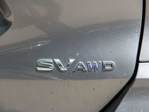 Used 2017 Nissan Rogue SV AWD/4WD image 10
