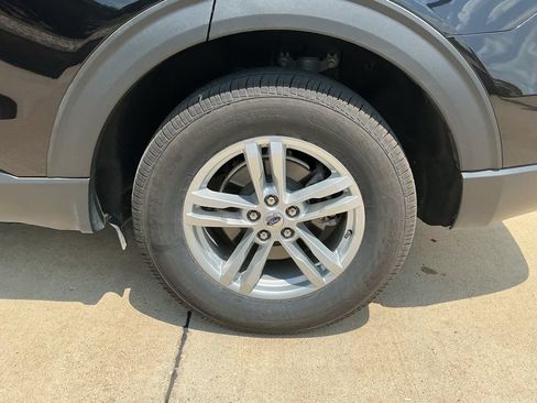 Used 2022 Ford Explorer XLT w/ Equipment Group 202A AWD/4WD image 6