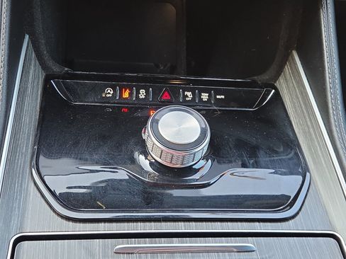 Used 2024 Jeep Wagoneer L Series II w/ Flexible Seating Group RWD image 28