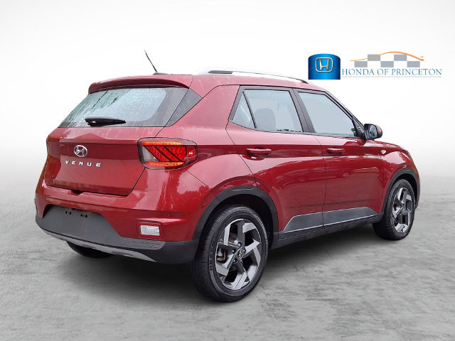 Used 2024 Hyundai Venue Limited FWD image 6