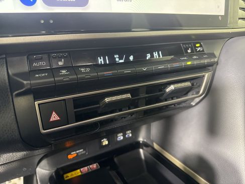 Used 2025 Toyota Camry XSE image 13